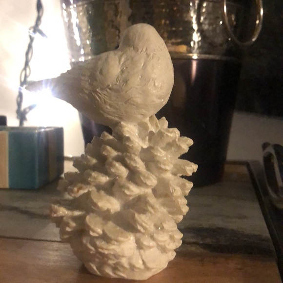 ⭐️5/$30 ceramic Bird on pine cone decor - Picture 3 of 6